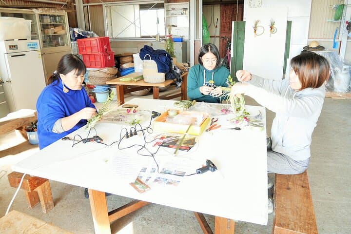Herbal Shimenawa Crafting Workshop at Kumamoto Herb Garden — photo 2
