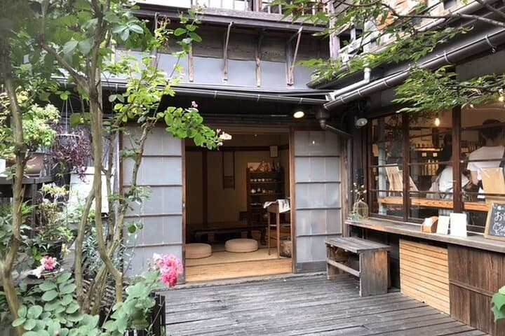 Join Tokyo Calligraphy Art Experience — photo 12