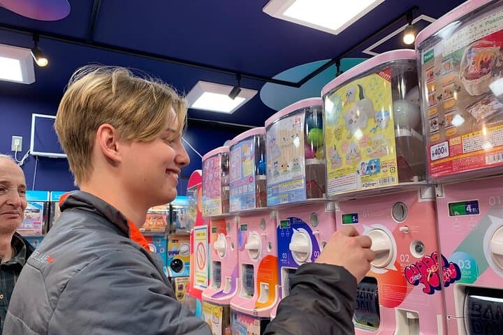 Harajuku Private Tour: Kawaii Fashion & Animal Cafe Included — photo 7