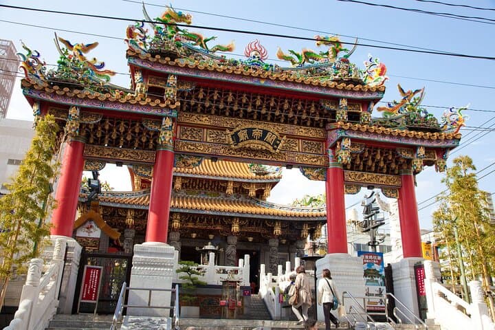 Yokohama Walking Tour Chinatown Temples and Bayside — photo 4
