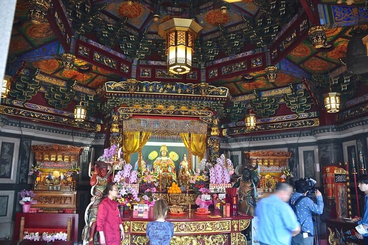 Yokohama Walking Tour Chinatown Temples and Bayside — photo 2
