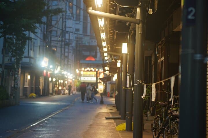 Tokyo: Asakusa Walking Tour with Local guide and Photographer — photo 11