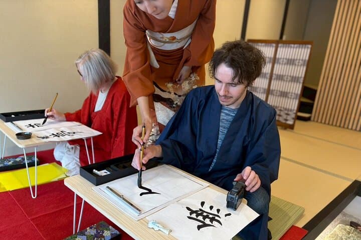 【OKADA】Kyoto Japanese calligraphy experience (shodo) — photo 3