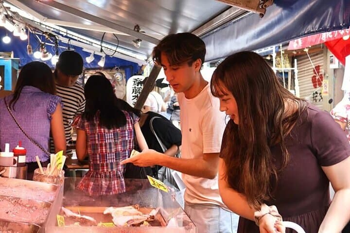 Private Tsukiji Market Gourmet & Walking Tour with 3 Local Foods — photo 1