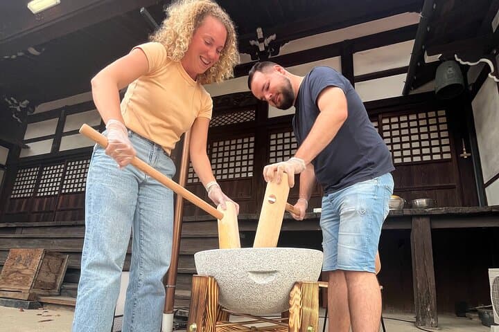 Takayama Mochi Making Experience in a Buddhist Temple — photo 12