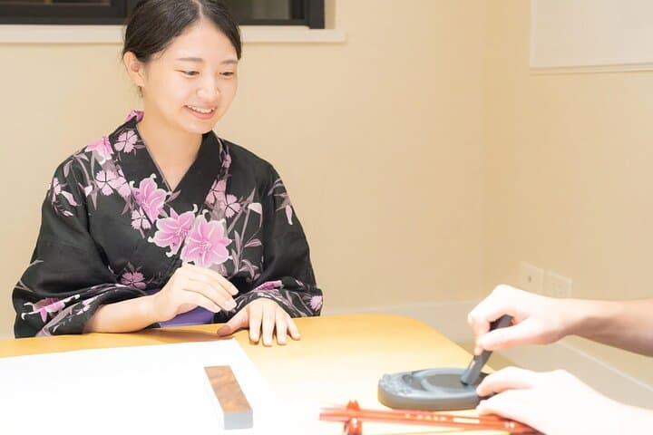 Private calligraphy lessons in a Japanese-style room in Shibuya — photo 6