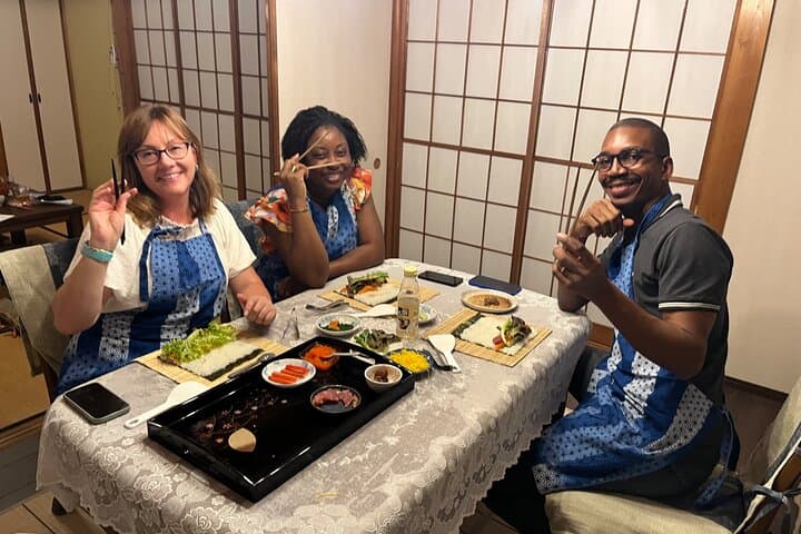 Yokohama: Sushi & Gyoza Cooking with Matcha & GreenTea Experience — photo 9