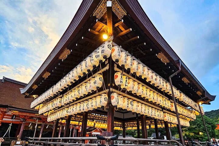 Kyoto Gion Night Guided Walking Tour for 3 Hours — photo 2