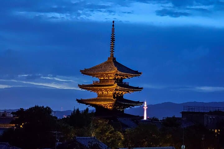 Kyoto Gion Night Guided Walking Tour for 3 Hours — photo 4