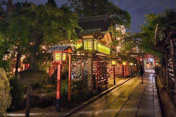Kyoto Gion Night Guided Walking Tour for 3 Hours — photo 3
