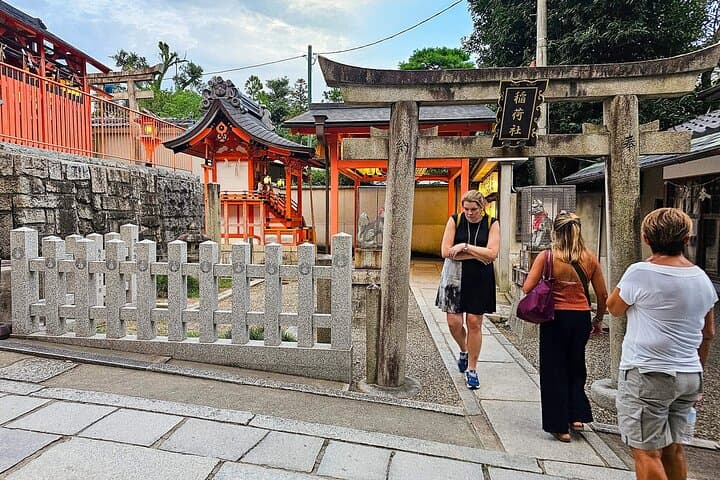 Kyoto Gion Night Guided Walking Tour for 3 Hours — photo 8