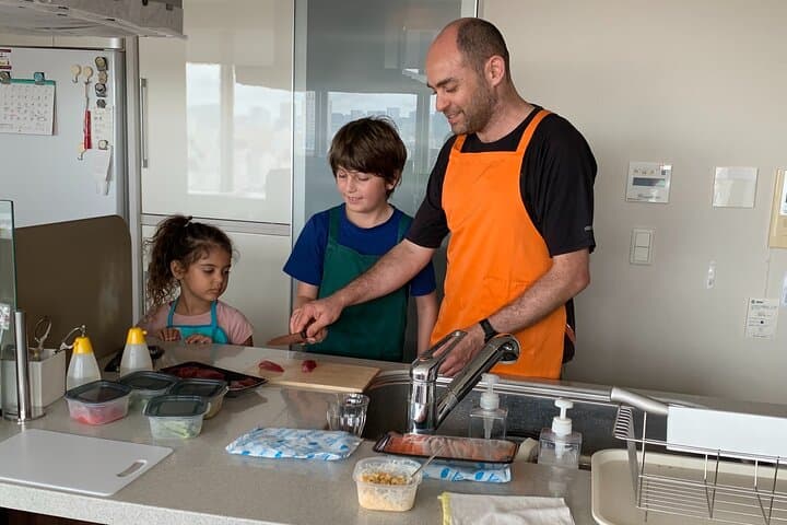Private Tsukiji Market Tour and Sushi Making at a Local Home — photo 9