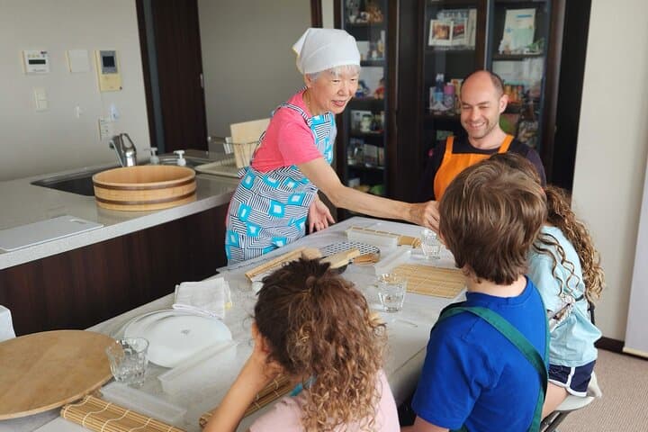 Private Tsukiji Market Tour and Sushi Making at a Local Home — photo 11