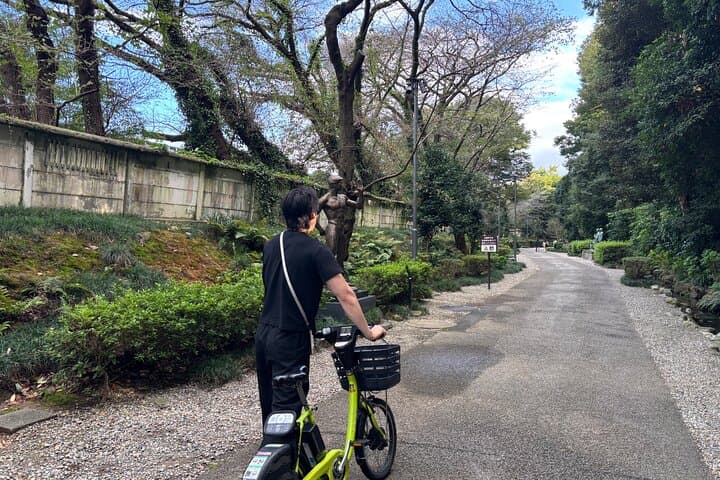 Kanazawa Highlights Cycling Tour: Garden, Castle & GeishaDistrict — photo 10