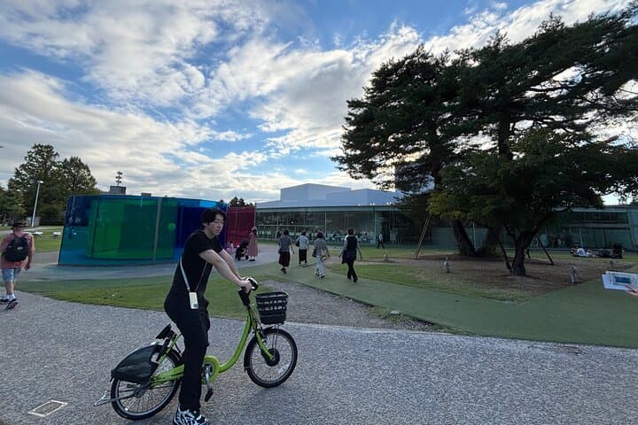 Kanazawa Highlights Cycling Tour: Garden, Castle & GeishaDistrict — photo 12