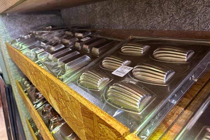 Explore Kitchen Street with a Local Guide — photo 12