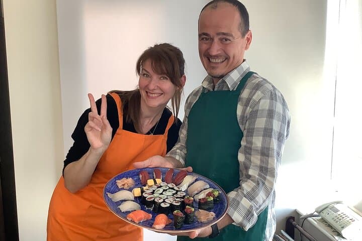 Private Tsukiji Market Tour and Sushi Making at a Local Home — photo 17