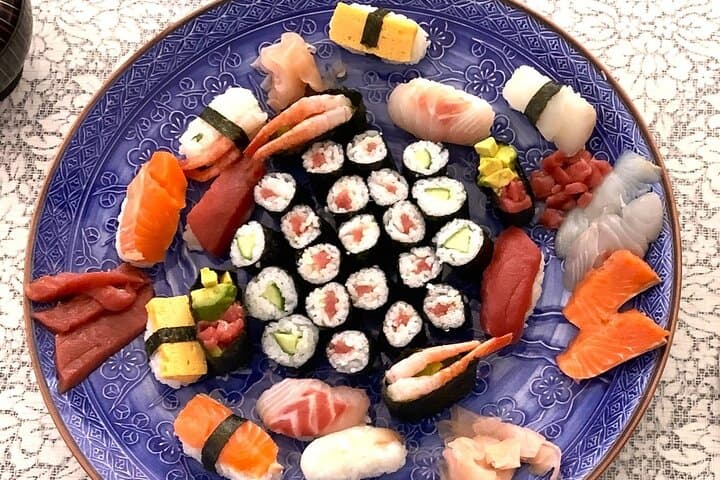 Private Tsukiji Market Tour and Sushi Making at a Local Home — photo 6