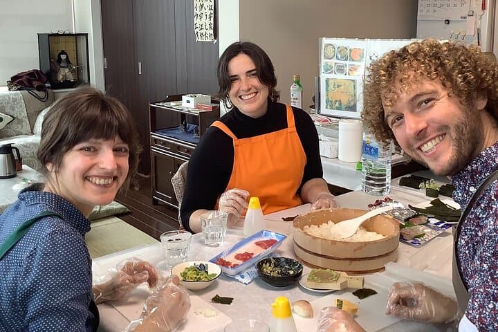 Private Tsukiji Market Tour and Sushi Making at a Local Home — photo 12