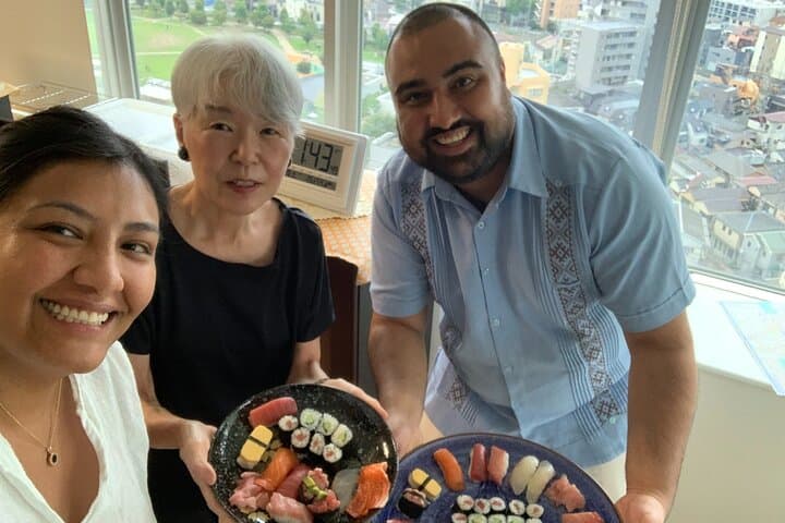Private Tsukiji Market Tour and Sushi Making at a Local Home — photo 15