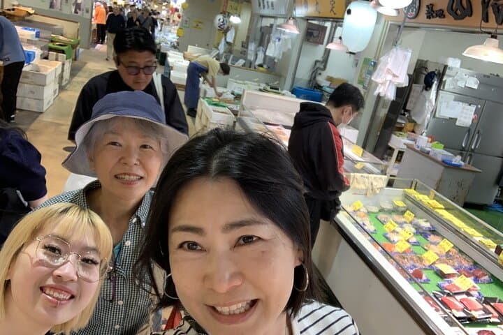 Private Tsukiji Market Tour and Sushi Making at a Local Home — photo 5