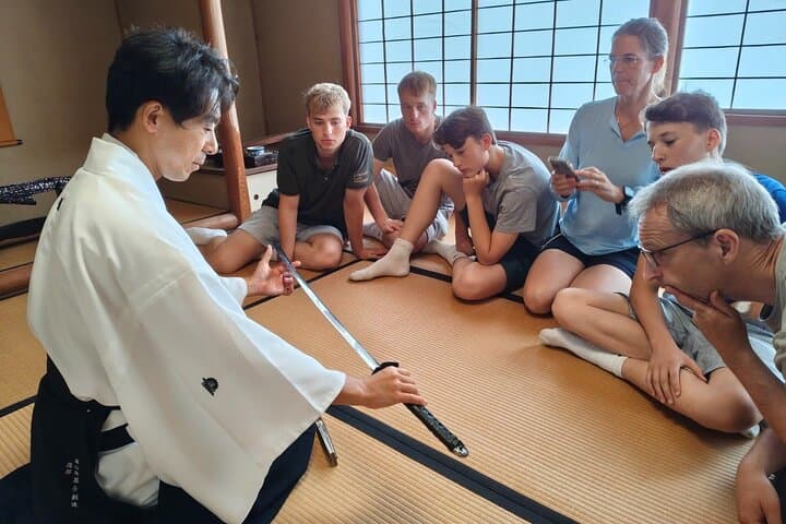 Osaka: Samurai Sword Experience at Historic Kōzu Shrine — photo 4
