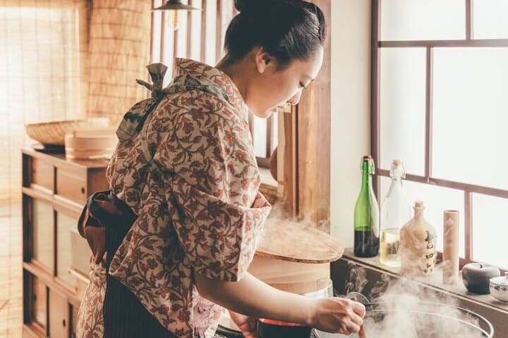 Cook in Kimono at a Century-Old Japanese Kitchen — photo 1