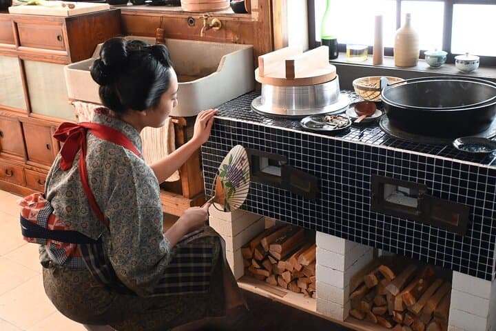 Cook in Kimono at a Century-Old Japanese Kitchen — photo 9