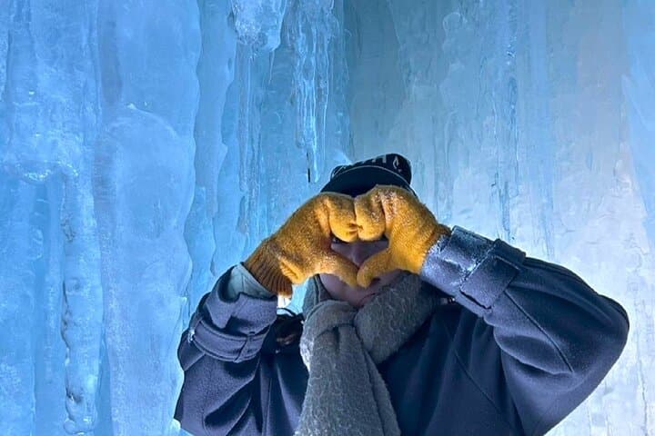Hokkaido│Lake Shikotsu Ice museum Hyoto Festival Bus — photo 9