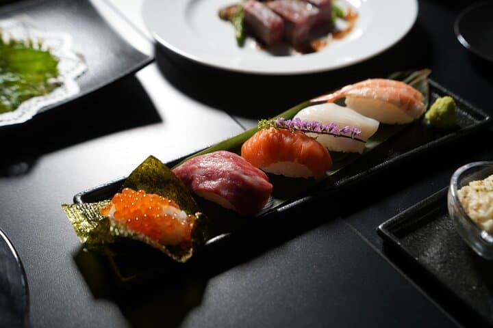 Osaka Umeda: PICCADILLY DINNER SHOW&NIGHTCLUB with Tasting — photo 2