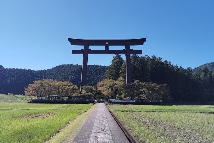 Wakayama: Legends and Purification at Kumano Hongu Shrine — photo 3