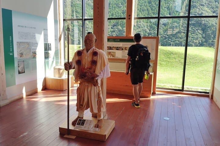 Wakayama: Legends and Purification at Kumano Hongu Shrine — photo 10