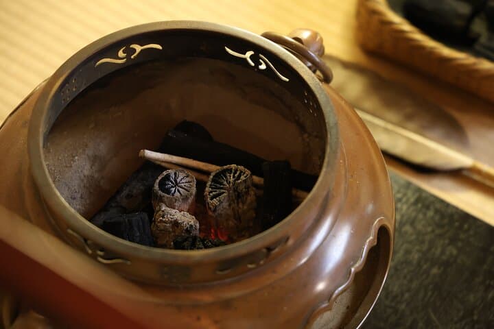 Traditional Japanese Tea Ceremony at Master's Private Tea Room — photo 3