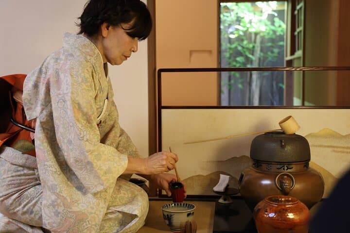 Traditional Japanese Tea Ceremony at Master's Private Tea Room — photo 5