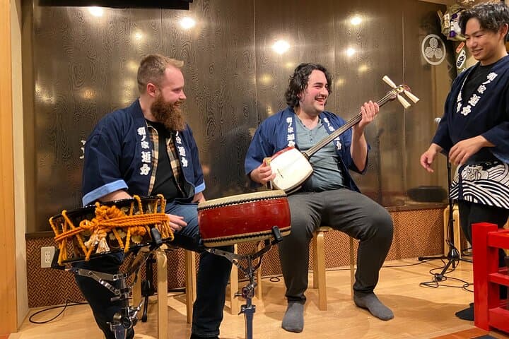 Tsugaru shamisen performance over traditional dinner — photo 6
