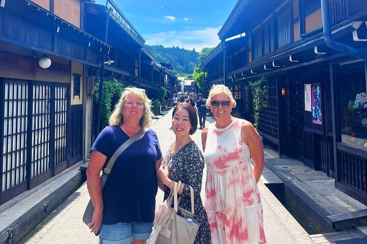 Takayama Jinya & Old Town Private Walking Tour — photo 2