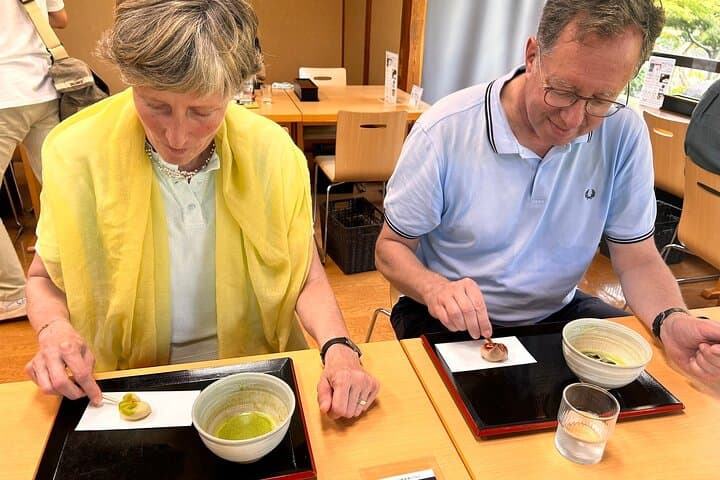 TOKYO 4hr Hidden Gardens Tour Guided by a Gardener E-bike or Walk — photo 3