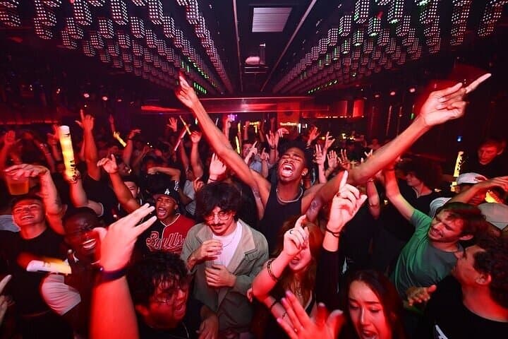 Osaka Dotonbori: GIRAFFE Nightclub Admission Ticket (For Foreign) — photo 6