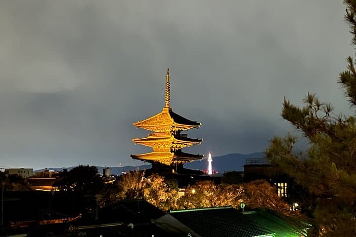 Kyoto Gion Night Walking Tour with a Local Guide (French/English) — photo 7
