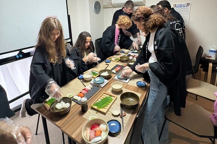 Mochi Pounding and Sushi Making Experience in Tokyo — photo 8
