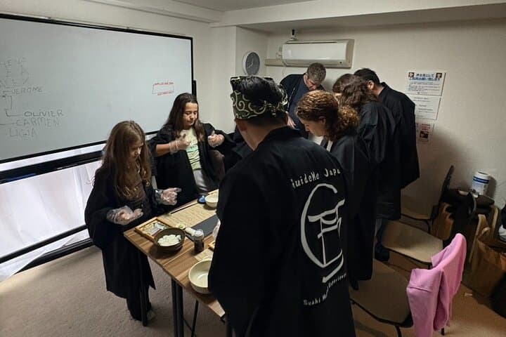Mochi Pounding and Sushi Making Experience in Tokyo — photo 7