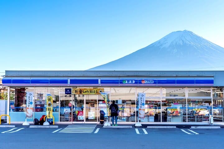 From Tokyo: Mt Fuji Lawson & Mt. Fuji Iconic Lakes 1-Day Bus Tour — photo 2