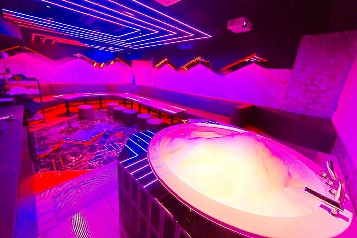 Osaka Dotonbori: CHEVAL Nightclub Ticket & Drinks (Foreign Only) — photo 7