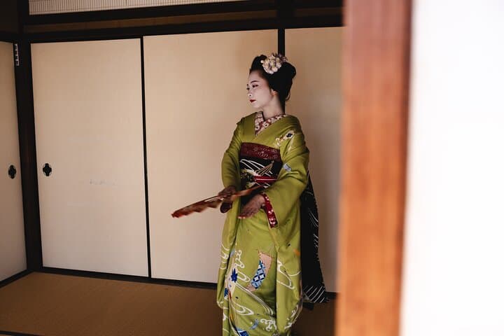 Kyoto Geisha Show Cultural Hour with an apprentice geisha, Maiko — photo 6