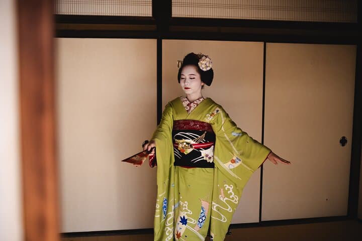 Kyoto Geisha Show Cultural Hour with an apprentice geisha, Maiko — photo 7