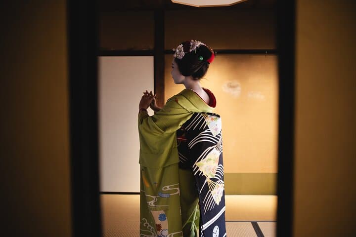 Kyoto Geisha Show Cultural Hour with an apprentice geisha, Maiko — photo 9