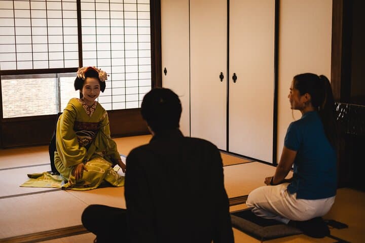 Kyoto Geisha Show Cultural Hour with an apprentice geisha, Maiko — photo 10