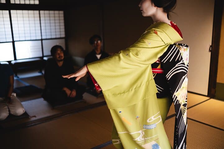 Kyoto Geisha Show Cultural Hour with an apprentice geisha, Maiko — photo 11