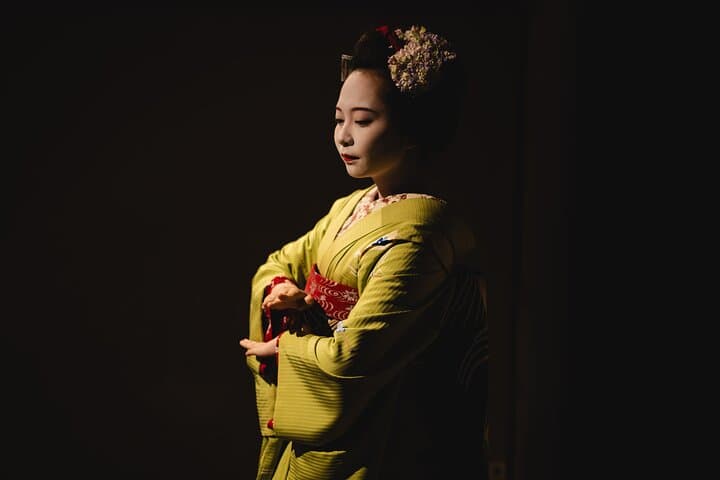 Kyoto Geisha Show Cultural Hour with an apprentice geisha, Maiko — photo 2