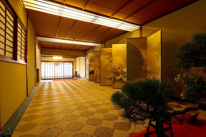 Guided Tour of Nagasaki Shrine with Japanese Style Course Lunch — photo 7
